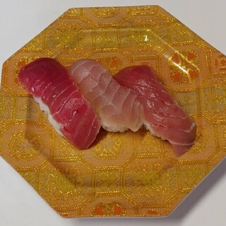 享受可以品尝、比较和餐厅推荐的寿司的“三美系列”。