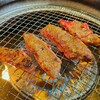 Yakiniku Te-Buru O-Da-Baikingu Hare Gohan - バラハラミステーキをハサミでチョキチョキ切って。