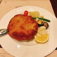 サバティーニ・ディ・フィレンツェ 大丸東京店 - 仔牛のカツレツです！これめちゃ美味しかった！