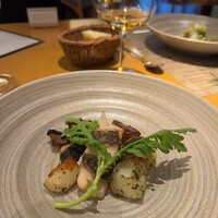 ヤマガタ サンダンデロ - 庄内浜のお魚のロースト。じゃがいものローストとサラダ春菊を添えて。