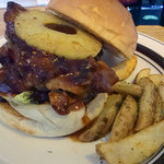 BELLOWS BURGER - BBQチキンバーガー1080円