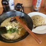 らーめんと餃子の店 尊鉢 - 