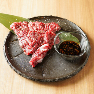 You can enjoy the rare meat tail, which is full of flavor as you chew, with 'Yakiniku (Grilled meat)'.