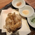 ワラヤキ酒場 あくと - 十勝清水にんにく丸揚げ