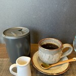 CHOCOLATERIE SANDGLASS - タンブラーでコーヒーが提供されます。2杯分あります。