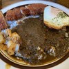 カレー クローバー - チキンカツとフライドエッグのクローバーカレー