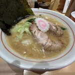 銀座 嚆矢 - 黒豚豚骨醤油ラーメン 中太麺 ¥1,300（価格は訪問時）