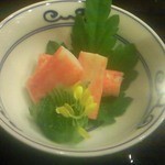 京料理 卯柳 - 季節の酢の物。松葉蟹の酢漬け。酸味を抑え、蟹の柔らかい部分に凝縮された旨みがじんわりと後味に残り、地酒に大変合いました