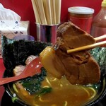 家系ラーメン とらきち家 - モモ？チャーシュー