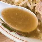 ラーメン二郎 品川店 - 微乳化スープ