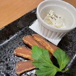 地鶏もも焼き 鳥刺し とりさくせす - ブリッタルガ(ブリのカラスミ)とクリームチーズ