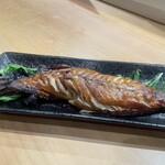 地鶏もも焼き 鳥刺し とりさくせす - サバの燻製焼き