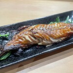 Jidori Momoyaki Torisashi Torisakusesu - サバの燻製焼き