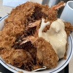 とんかつ　かつや 海老名店 - ご飯もキャベツも見えぬ。天晴れ。