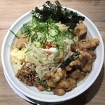 麺屋しずる - バク盛りホルモン濃厚味噌まぜそば　1500円