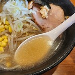 サッポロラーメン大銀杏 - 塩バターコーンラーメン のスープ