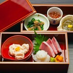 Shodai Kappou Takahashi - アラカルトを楽しみたい方は、前菜と御造里のセットの玉手箱をまずはお試しください。