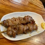 Kikuya - モツ焼き カシラ 132円 × 2 。2本縛り。