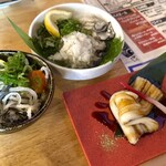 234872806 - ふぐ皮ポン酢(480円税込)   生牡蠣(特製三杯酢)(680円税込)   対馬産蒸し穴子あて(480円税込)