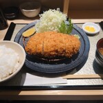 黒豚とんかつ くろまつ - で、トンカツの登場