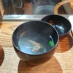 かぶと - 肝吸い:削り立ての鰹節｡熱々を飲みながら一息つきました｡