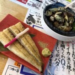 魚屋 - うなぎ白焼き(880円税込)    亀の手浜ゆで(580円税込)