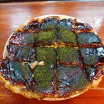 Okonomiyaki Teppanyaki Hinaya - で、お好み焼きの登場。
                        デカい。