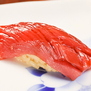 Enjoy a moment of immersion in simple sushi where the emphasis is on not being too particular.