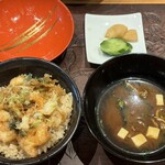 天ぷら たけうち - 〆の天丼、赤出汁、漬物