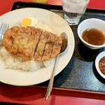 世界飯店 - 「排骨飯/豚ロースご飯」(880円)