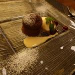 ラ・レゾナンス - フォンダン・オ・ショコラ　バニラソース（ラ・フランスソルベ添え）