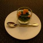 ラ・レゾナンス - 一口デザート（プチベールのシャーベット、柿マリネ添え）
