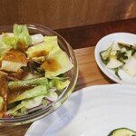 キッチン ブルー グローブ - サラダ、お新香のアップ