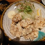 うまや - うーん、微妙かも。
            昔のほうがジューシーで美味しかったような。
            あと、唐揚げにタレが付いていて、それに浸して食べてました。
            が、そのタレが美味しかったのに、今は無く、
            マヨネーズだけだと単調で飽きます。