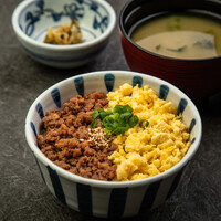 みつせ鶏 そぼろ丼