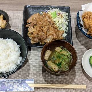 3 kinds of hearty evening set meals♪ Recommended for eating after work