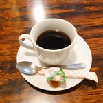 Kanna - どこにも記載はありませんが、食後にはコーヒーが提供されますので、オーダー時に"聞かれたら"、"ホット"か"アイス"かの希望を伝えます。