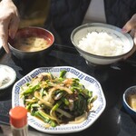 一休食堂 - レバニラ定食小ライス（レバニラ炒めは680円。定食にしたので少し値段が上がっているはず）。