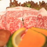 焼肉 晩餐館 - 特上ロース2625円は、一度食べるとやみつきに！