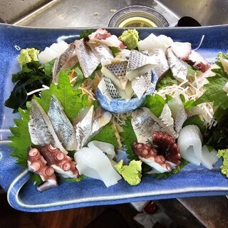 品尝用天草海捕获的鱼制作的美味料理可享时令美味