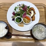 Moroya Famu Kicchin - 一汁四菜ランチ メインは鮭のフライ