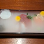 koshitsuizakayakominkawashokudainingukiyokyuu - ドライアイスの煙がかかった鮮魚の玉手箱