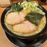 濃厚豚骨醤油ラーメン ブタシャモジ - 