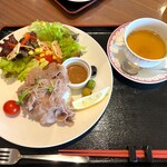 オリーブパレス レストレア - 料理写真:特製ソースでいただくオリーブ牛のひしお丼