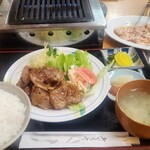 峠茶屋 - 焼肉定食のご飯大盛りにホルモン単品