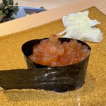 鮨 須藤 - 半分火入れしたイクラはねっとりで絶品。