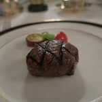 メインダイニング - 黒毛和牛フィレ肉のステーキ　トリュフ香るソース