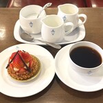 Bashamichi Juubankan - イチゴのタルト
                        十番館オリジナルブレンドコーヒー