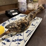 Irori Saryou Hachiri - 川魚の塩焼き。レモンが付いてます。
