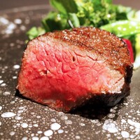 佐賀牛 Sagaya 銀座 - ステーキ　佐賀牛赤身ステーキ　無農薬サラダと共に